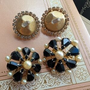 Vintage Set HOBÈ clip On Earrings